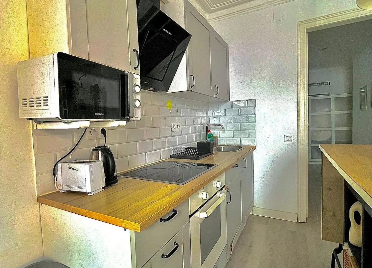 Private Rooms Near Parallel Av Barcellona 0*,  Spagna