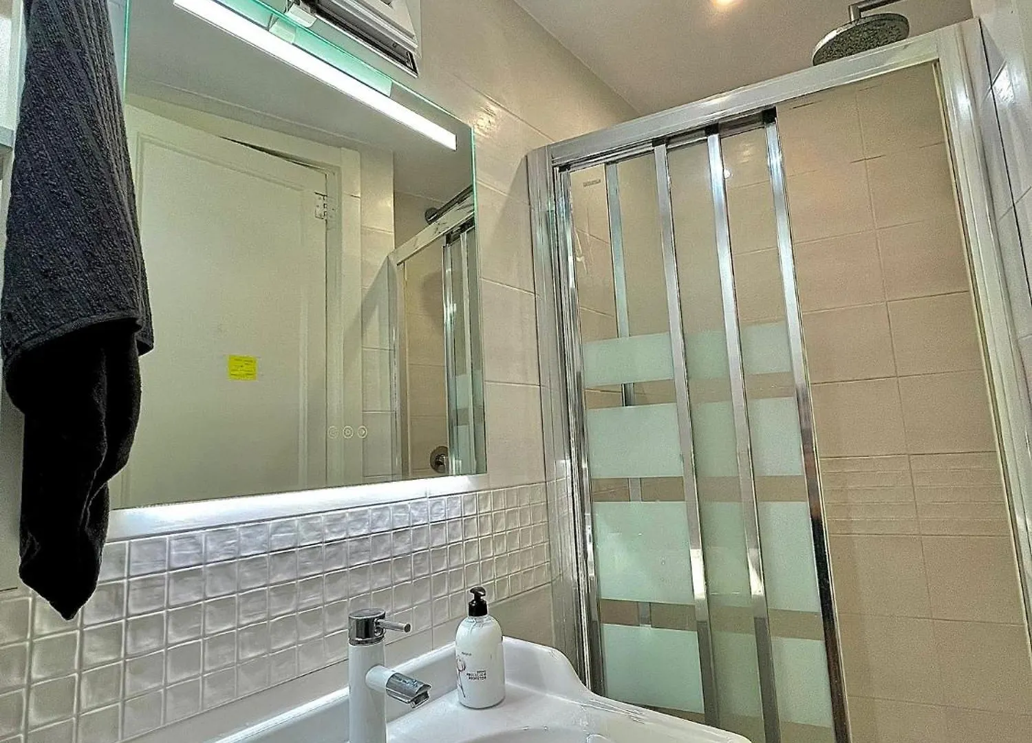 Ostello Private Rooms Near Parallel Av Barcellona